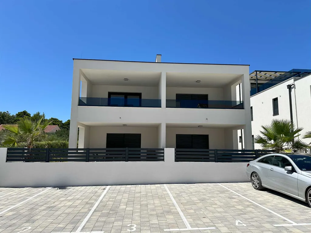 Balcony Sea-View Apartment in Vir for 4