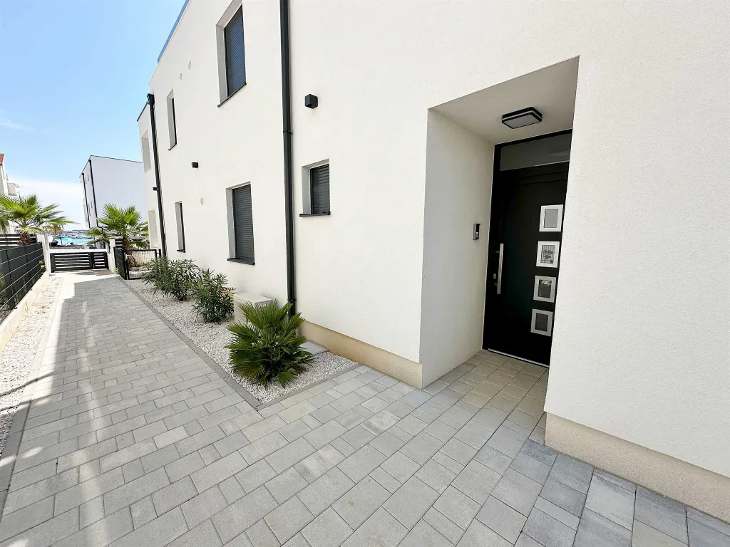 Balcony Sea-View Apartment in Vir for 4