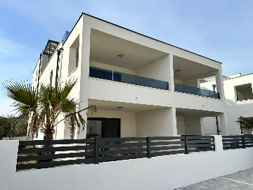 Studio Apartment in Vir with Terrace