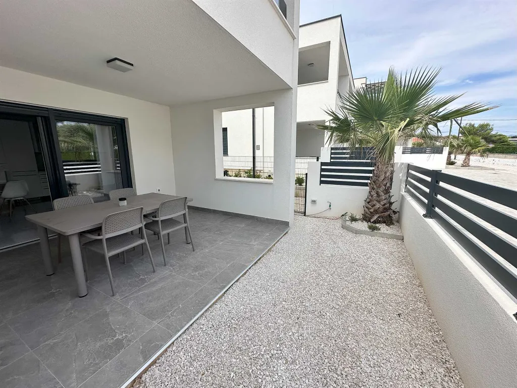 Sea-View Terrace Apartment for 2 in Vir