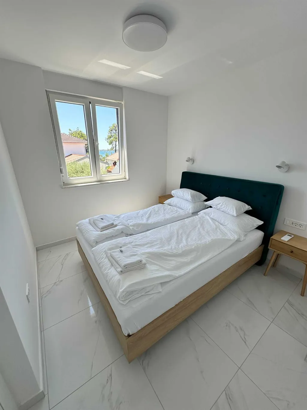 2-Bedroom Apartment with Sea View Terrace in Vir