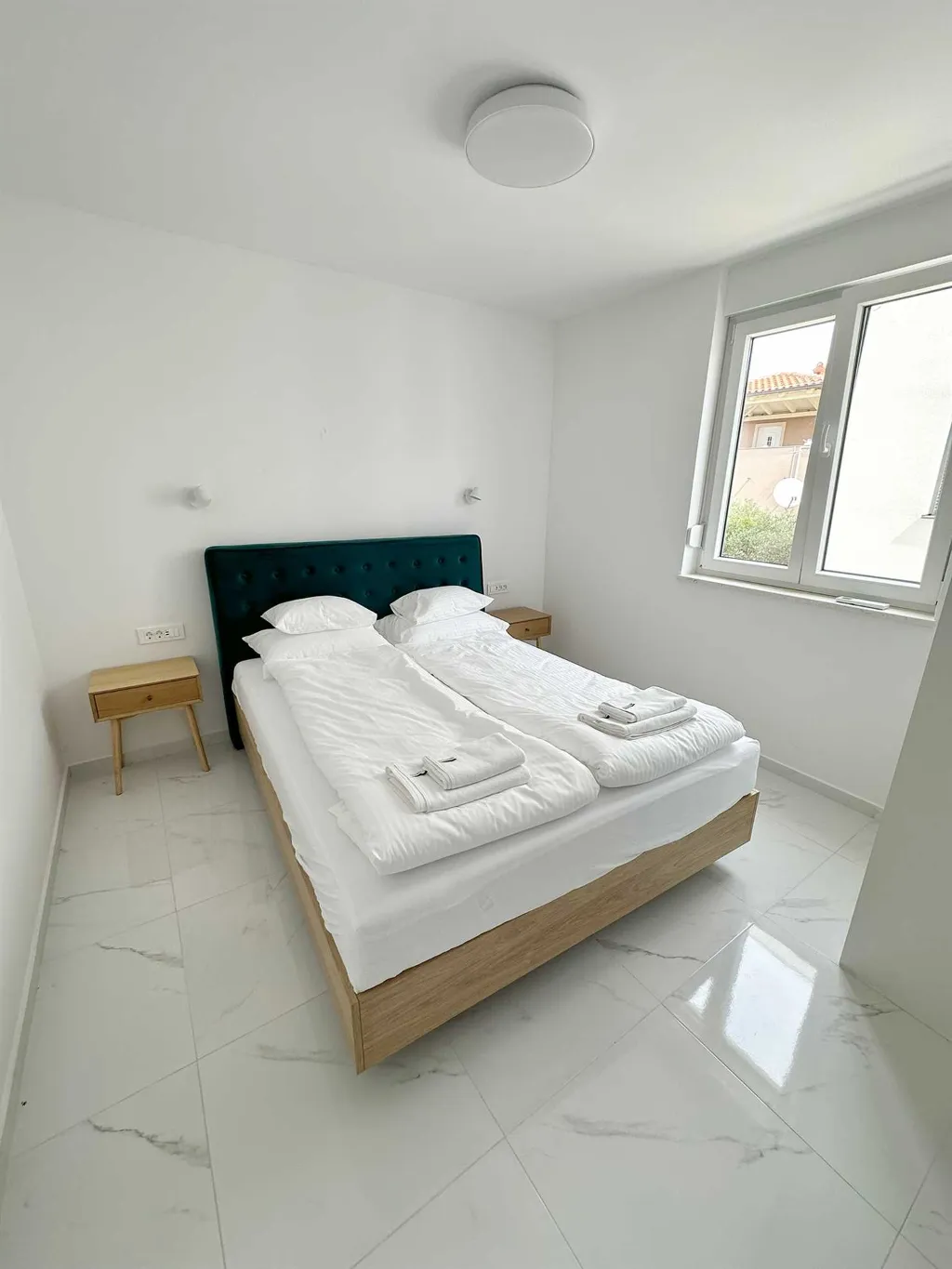 Sea-View Two-Bedroom Apartment in Vir for 4 Guests