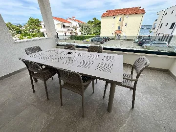 Sea-View Two-Bedroom Apartment in Vir for 4 Guests
