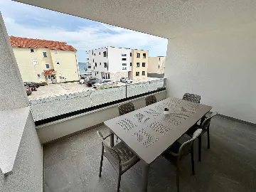Sea-View Two-Bedroom Apartment in Vir for 4 Guests