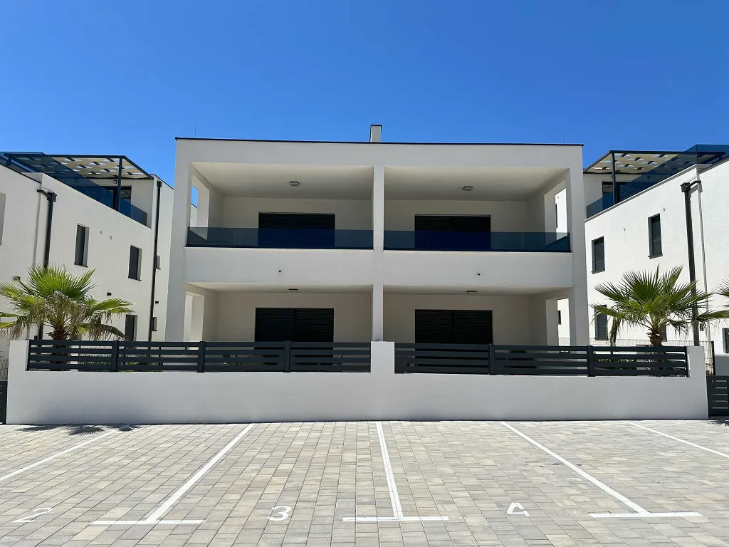 Studio Apartment in Vir with Terrace for 2