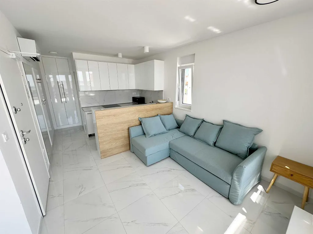 Studio Apartment in Vir with Terrace for 2