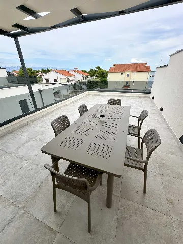 Studio Apartment in Vir with Terrace for 2