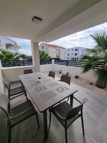 One-Bedroom Apartment with Terrace in Vir