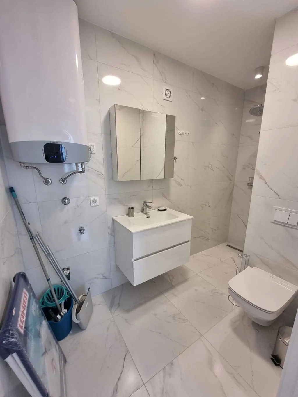 One-Bedroom Apartment with Terrace in Vir