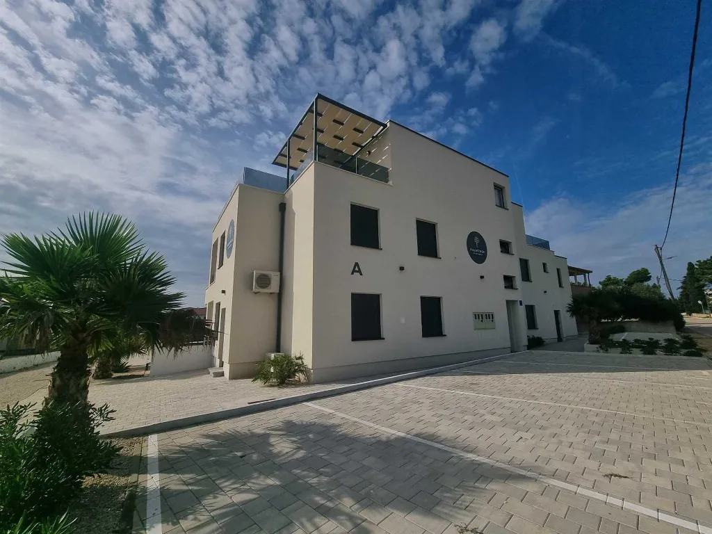 One-Bedroom Apartment with Terrace in Vir