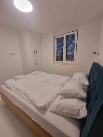 Sea-View Apartment with Terrace in Vir for 4