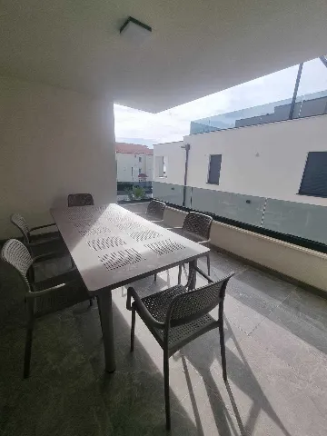 Sea-View Apartment with Terrace in Vir for 4