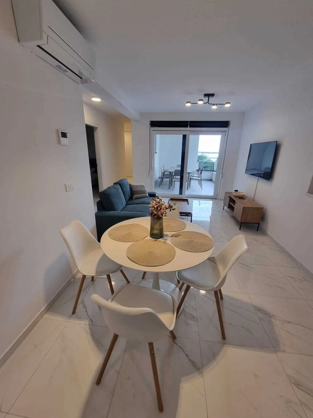 Sea-View Apartment with Terrace in Vir for 4