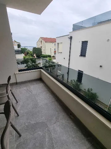 Sea-View Apartment with Terrace in Vir for 4