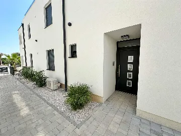 Two-Bedroom Apartment in Vir with Terrace & Sea View