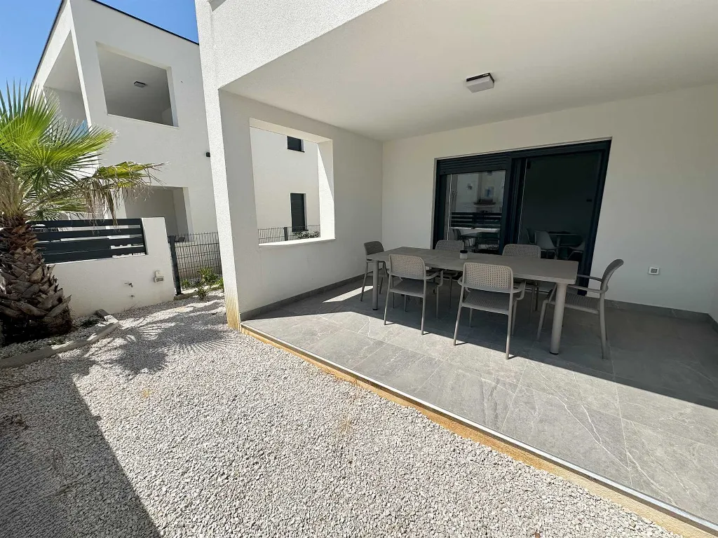Two-Bedroom Apartment in Vir with Terrace & Sea View