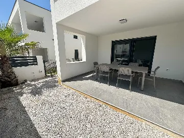 Two-Bedroom Apartment in Vir with Terrace & Sea View