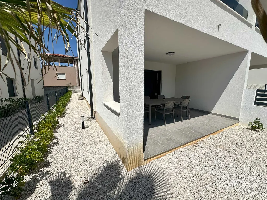 Two-Bedroom Apartment in Vir with Terrace & Sea View