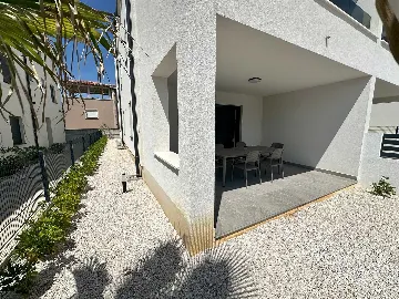 Two-Bedroom Apartment in Vir with Terrace & Sea View