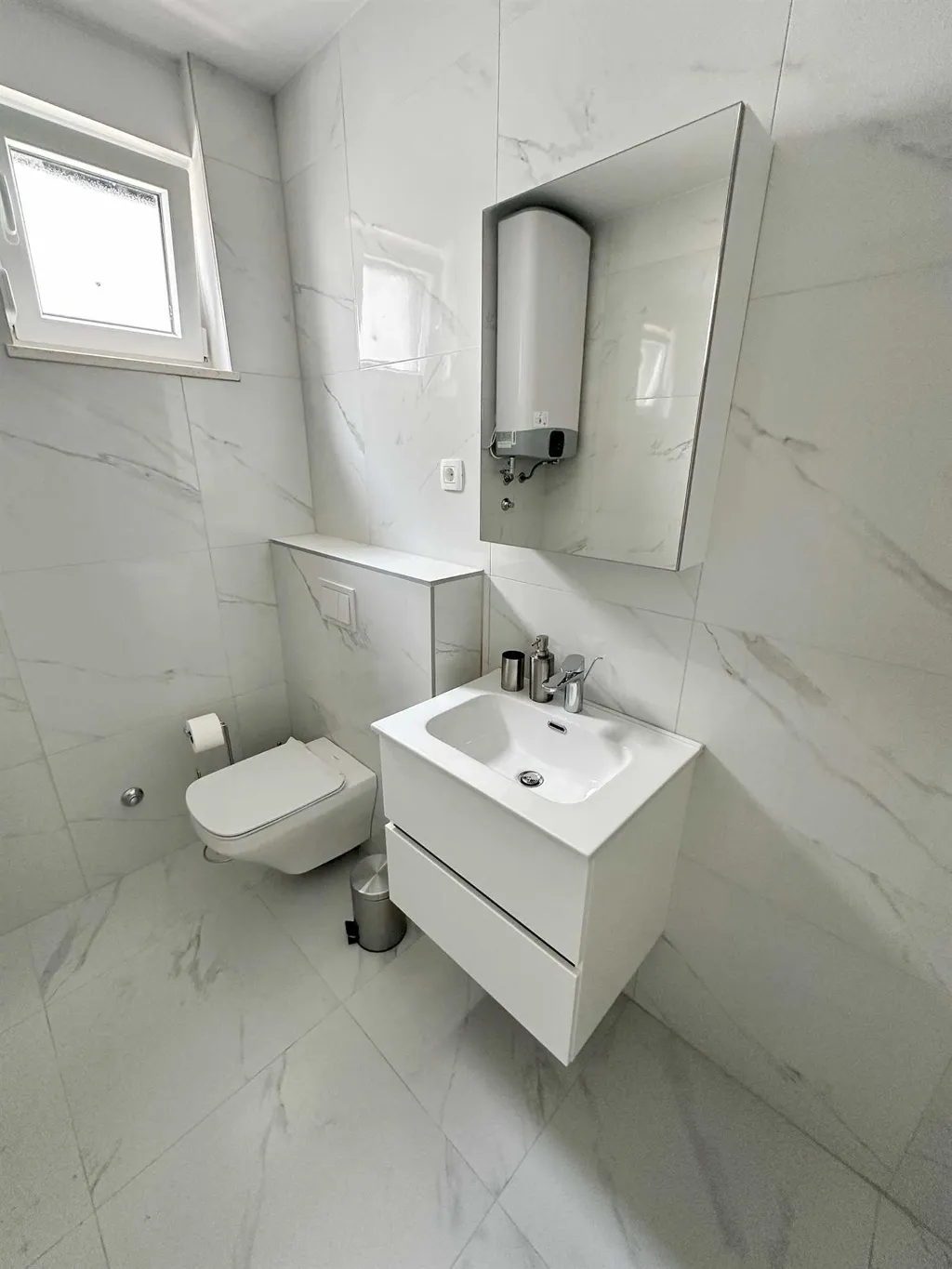 2-Bedroom Apartment with Sea View in Vir