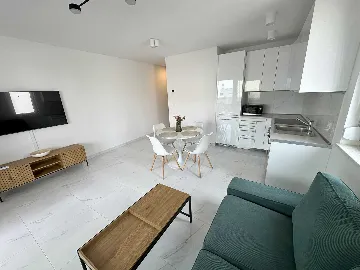 2-Bedroom Apartment with Sea View in Vir