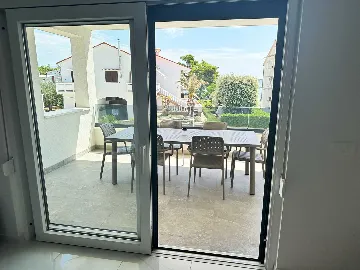 2-Bedroom Apartment with Sea View in Vir