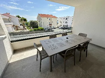 2-Bedroom Apartment with Sea View in Vir