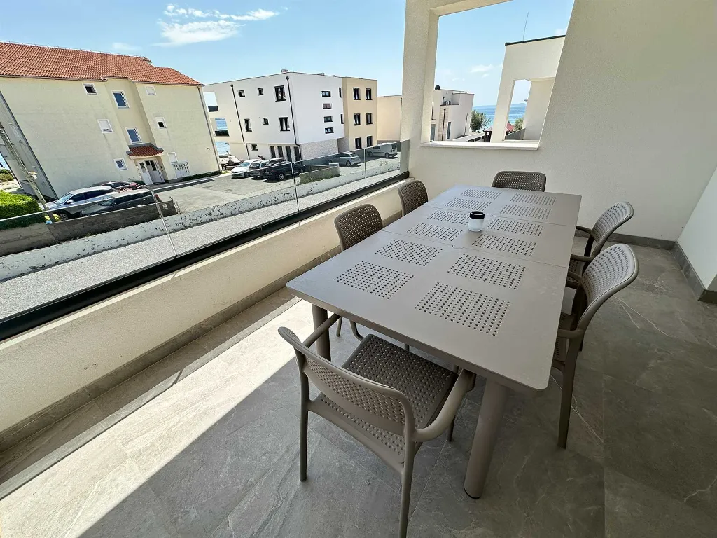 Two-Bedroom Apartment in Vir with Balcony Sea View