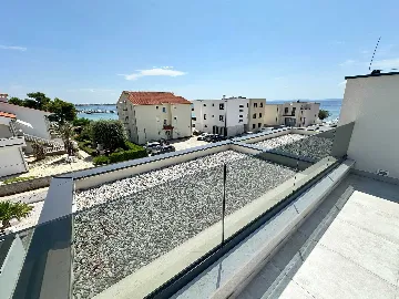 Studio Apartment with Private Terrace in Vir