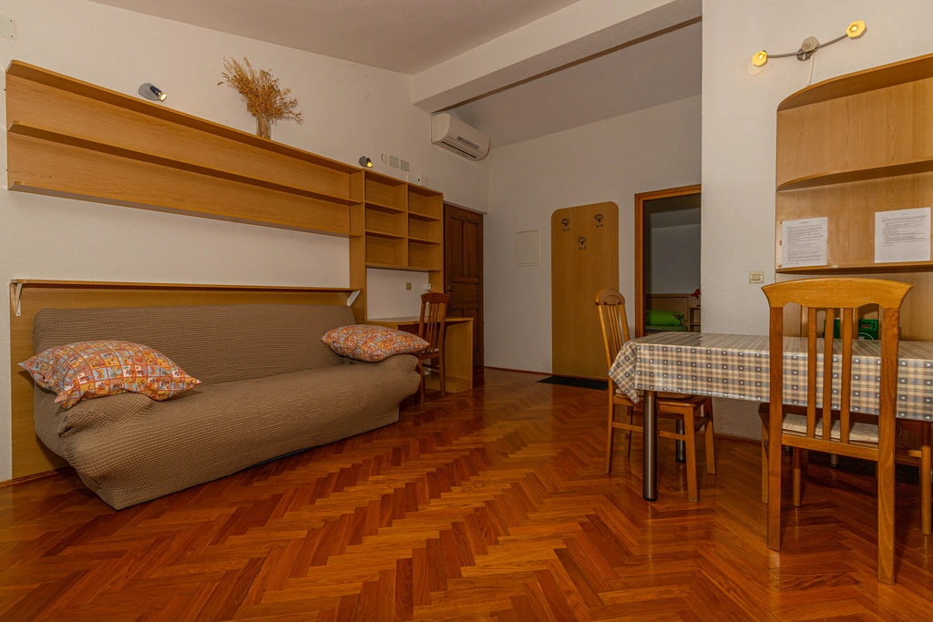 Apartment Mistral 4