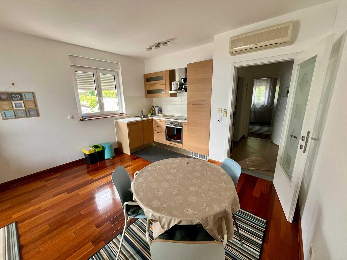 Apartment Picturesque Retreat