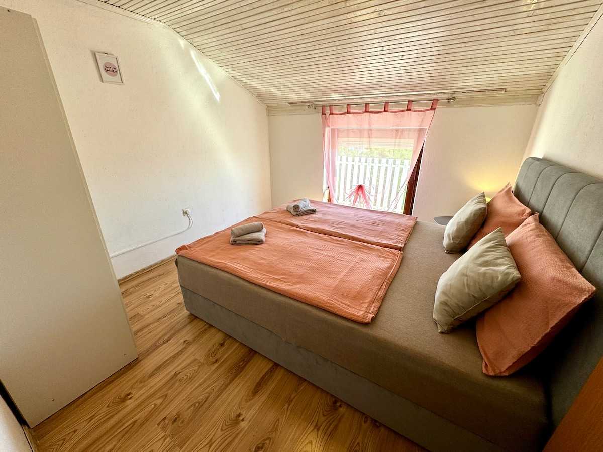 Apartman Lora 1