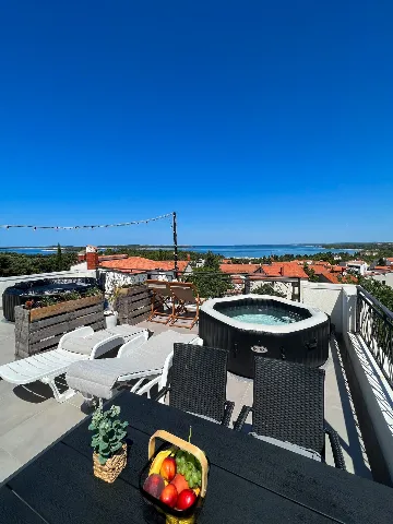 Condominium with Rooftop Jacuzzi in Pula