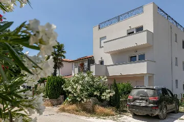 Condominium with Rooftop Jacuzzi in Pula
