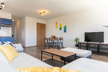 Condominium with Rooftop Jacuzzi in Pula