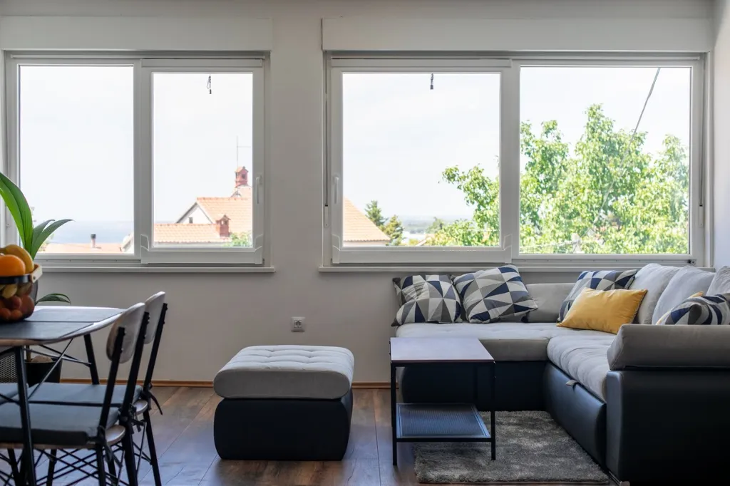 Condominium with Rooftop Jacuzzi in Pula