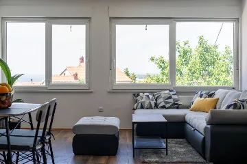 Condominium with Rooftop Jacuzzi in Pula