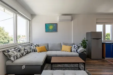 Condominium with Rooftop Jacuzzi in Pula