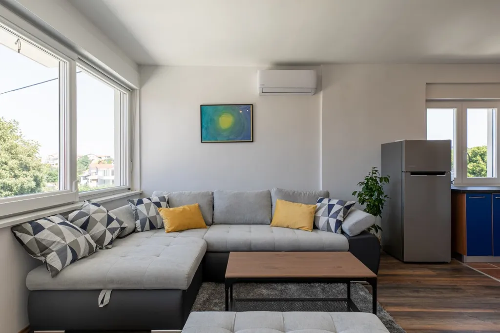 Condominium with Rooftop Jacuzzi in Pula