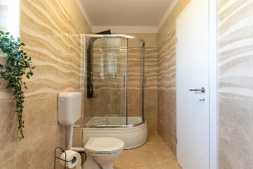 Condominium with Rooftop Jacuzzi in Pula