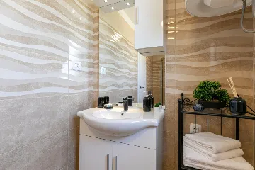 Condominium with Rooftop Jacuzzi in Pula