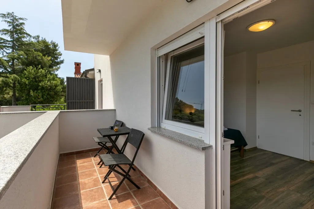 Condominium with Rooftop Jacuzzi in Pula