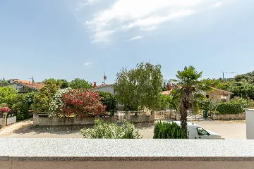 Condominium with Rooftop Jacuzzi in Pula