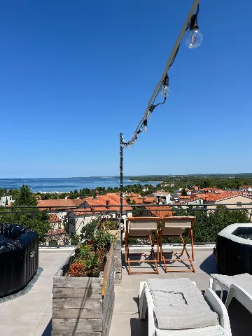 Condominium with Rooftop Jacuzzi in Pula