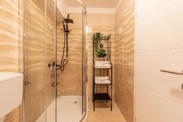 Condominium with Roof Terrace Jacuzzi in Pula