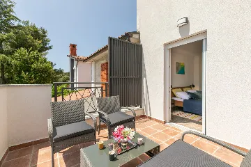 Condominium with Roof Terrace Jacuzzi in Pula