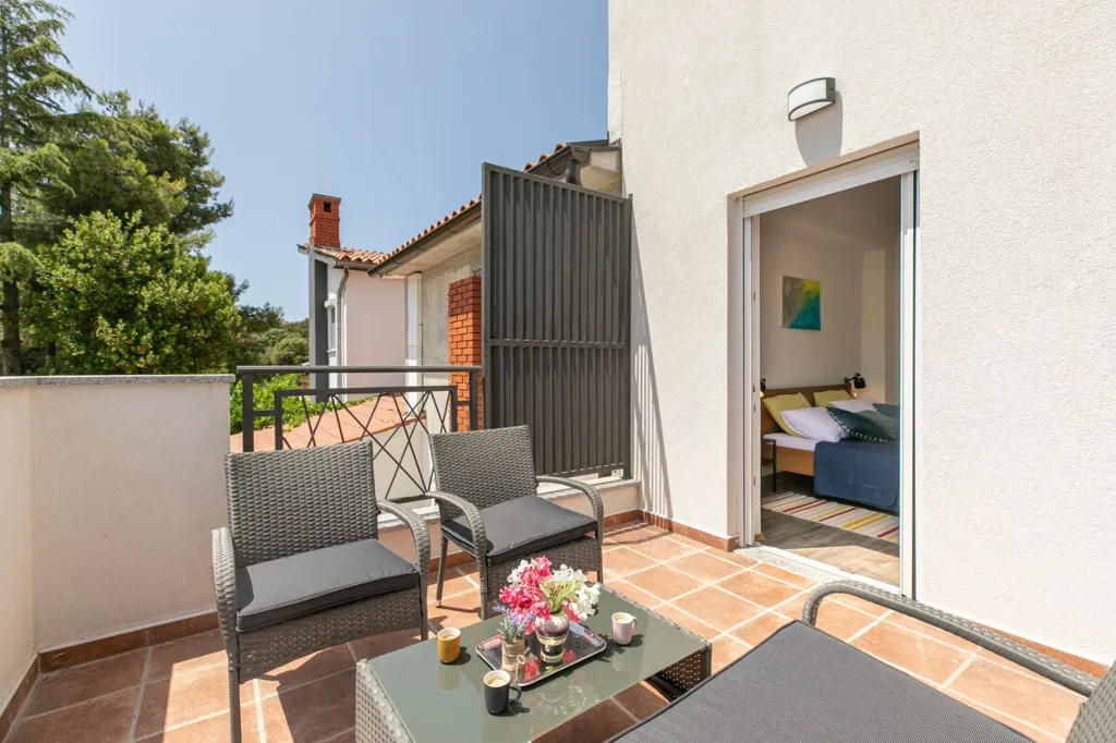 Condominium with Roof Terrace Jacuzzi in Pula