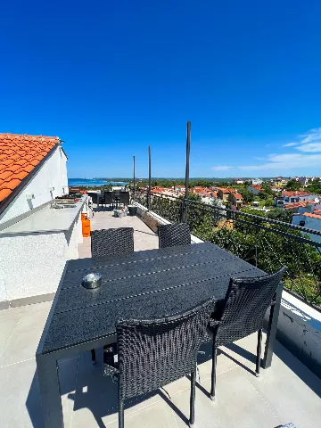 Condominium with Roof Terrace Jacuzzi in Pula