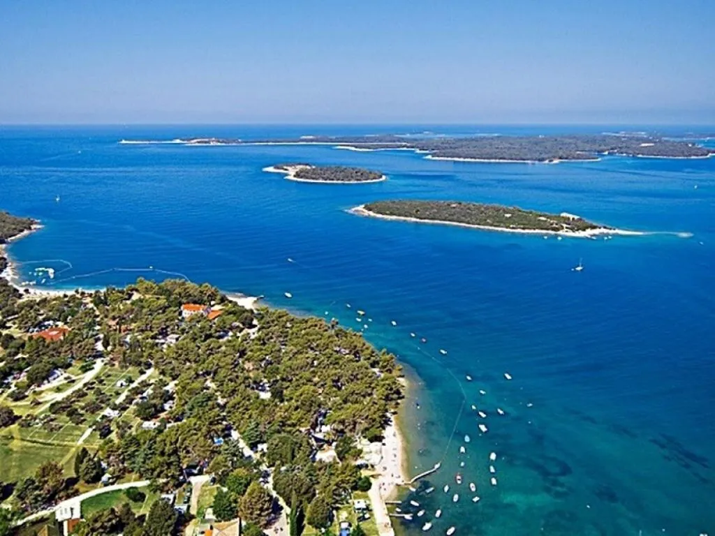 Condominium with Roof Terrace Jacuzzi in Pula