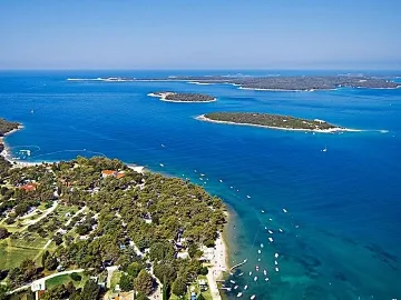 Condominium with Roof Terrace Jacuzzi in Pula